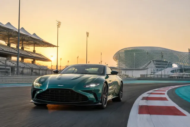 Yas Marina F1 Track Driving (Aston Martin)